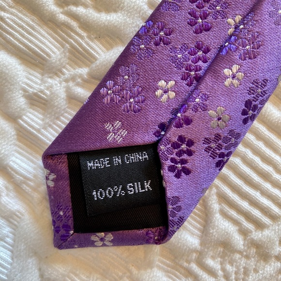 Men’s ‘Arrow’ Tie - Picture 3 of 8